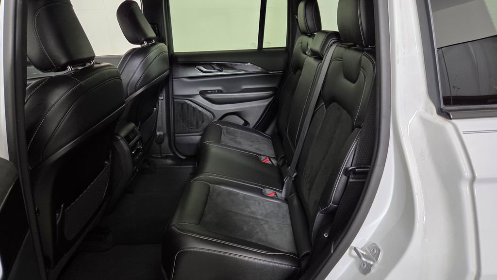 Used 2023 Jeep Grand Cherokee Altitude image 30