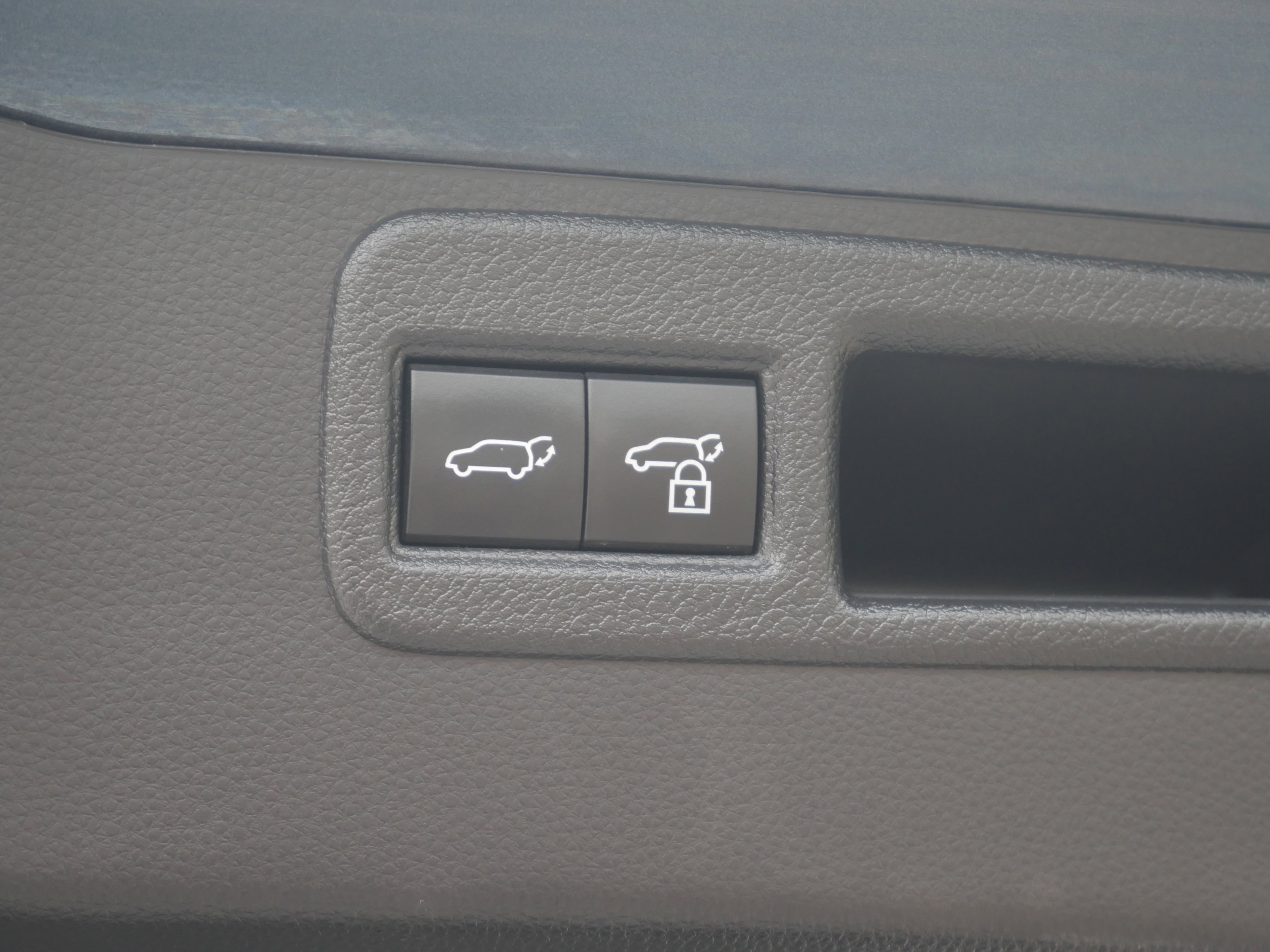 Used 2022 Toyota Venza XLE AWD/4WD image 23