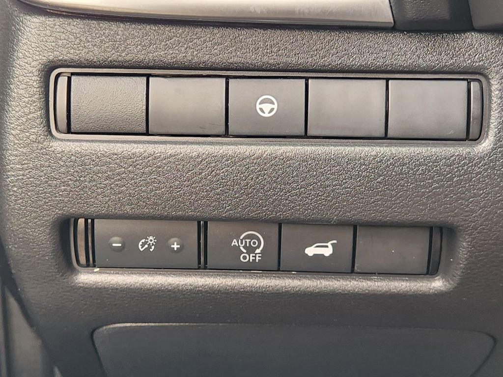 Used 2023 Nissan Rogue SV w/ SV Premium B Package image 23