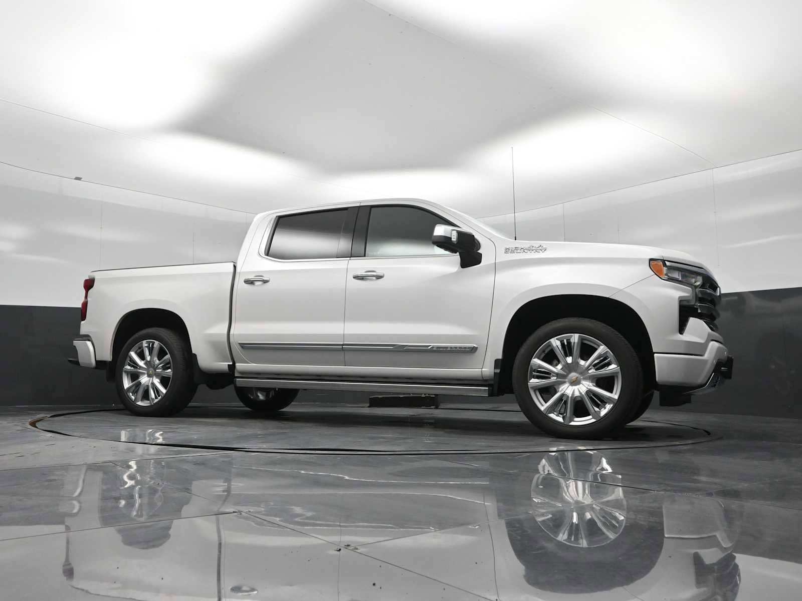Used 2024 Chevrolet Silverado 1500 High Country image 18