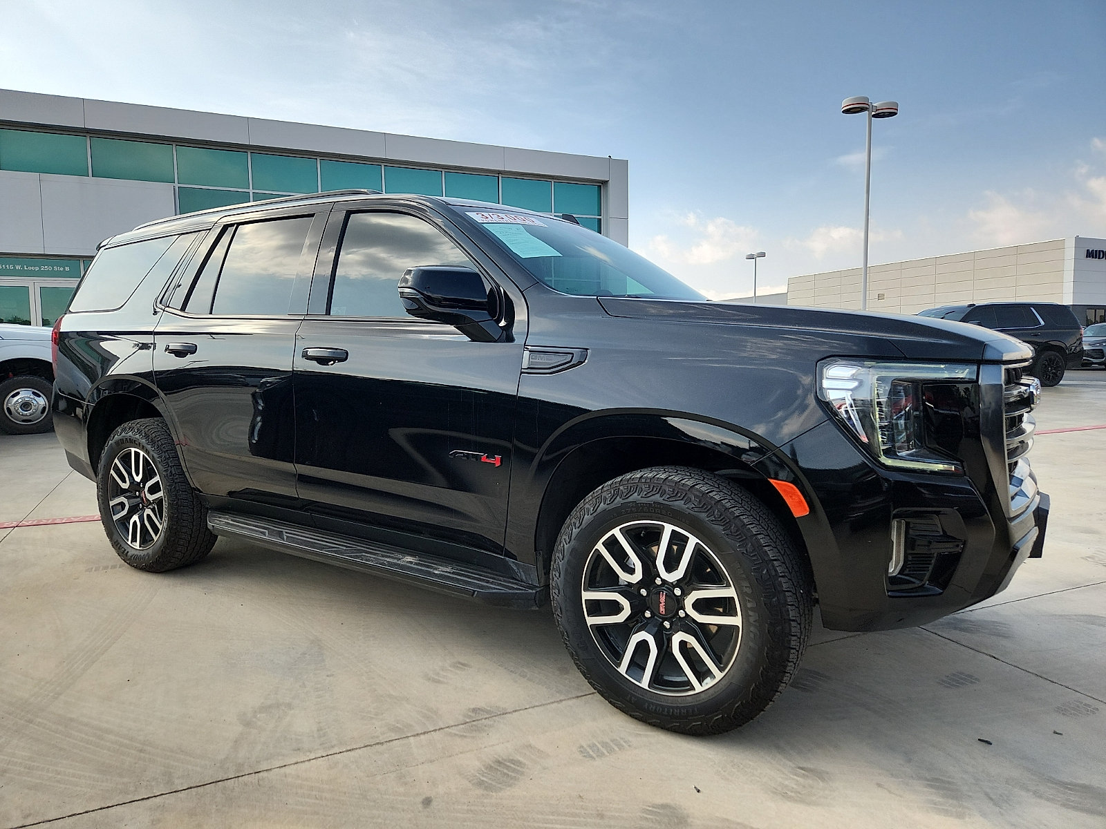 Used 2024 GMC Yukon AT4 w/ Technology Package AWD/4WD image 8