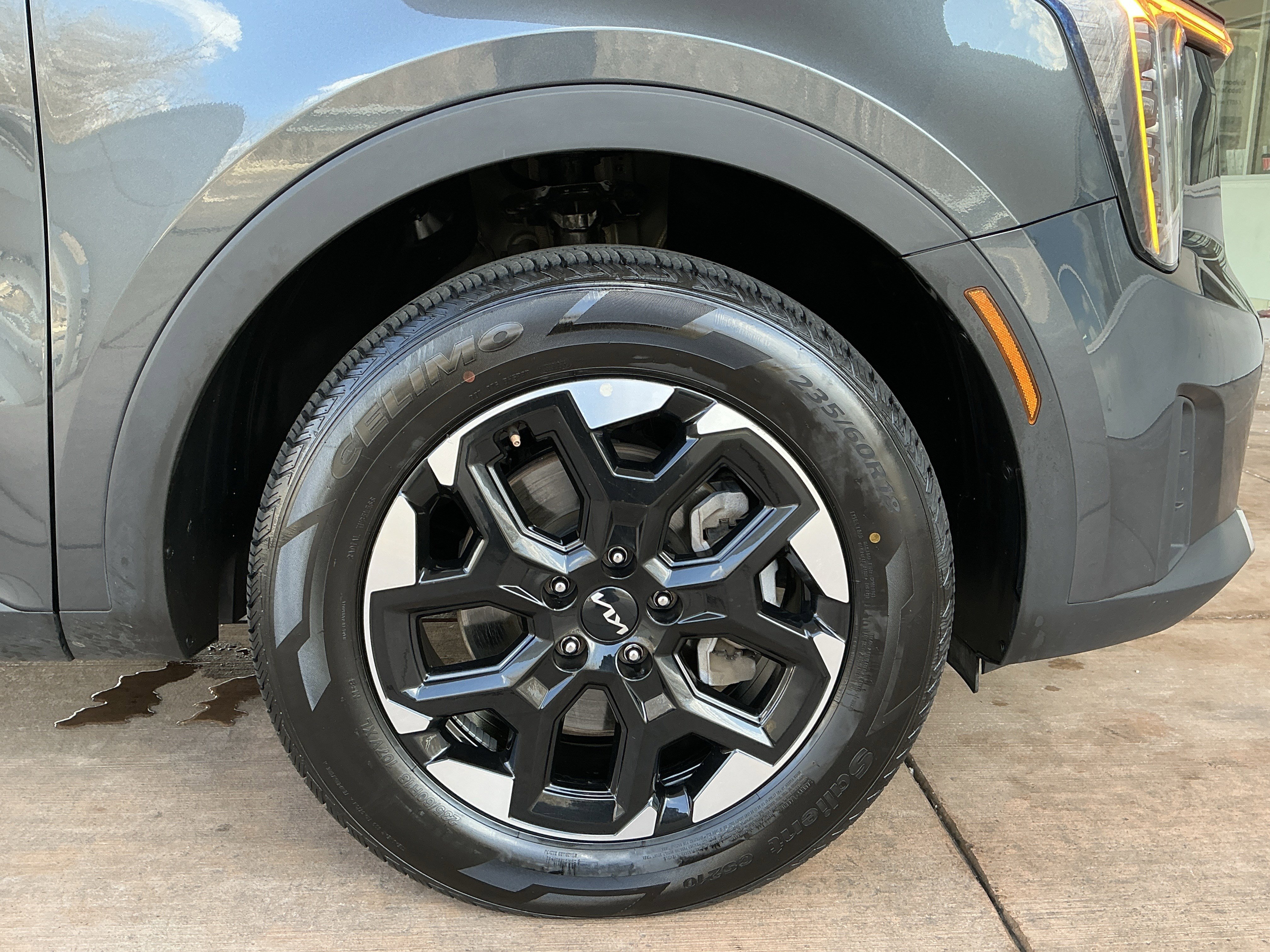 Used 2024 Kia Sorento S image 28