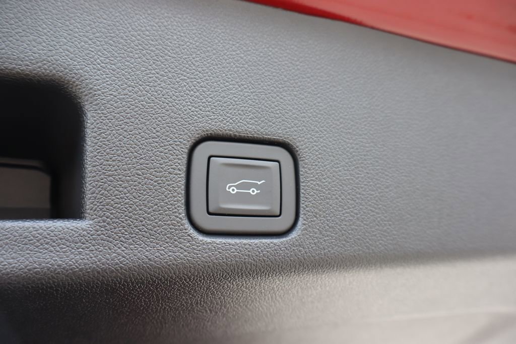 Used 2026 Chevrolet Traverse LT w/ Driver Confidence Package image 28