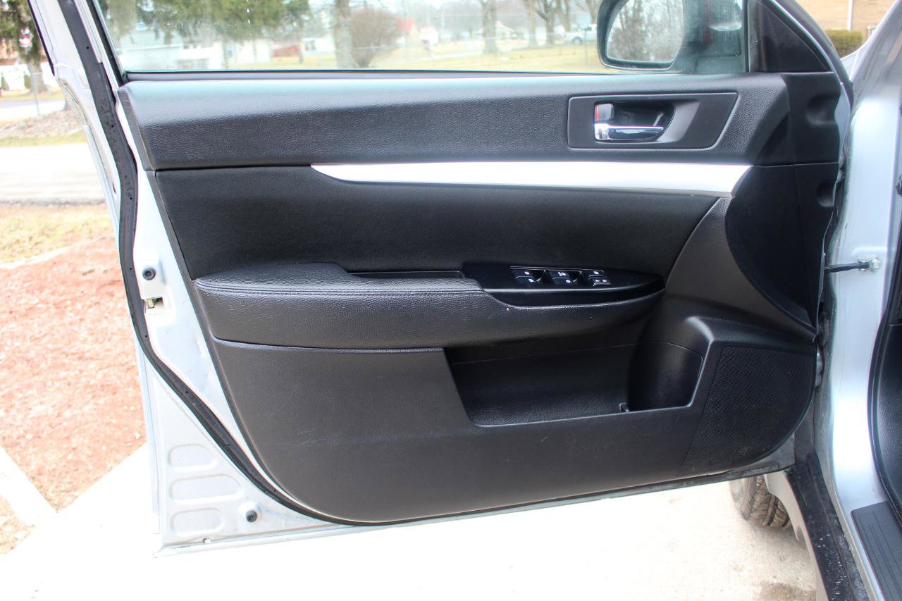 Used 2013 Subaru Outback 2.5i Premium w/ All-Weather Pkg AWD/4WD image 11