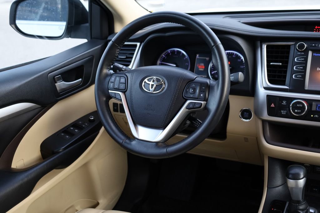 Used 2018 Toyota Highlander XLE image 26
