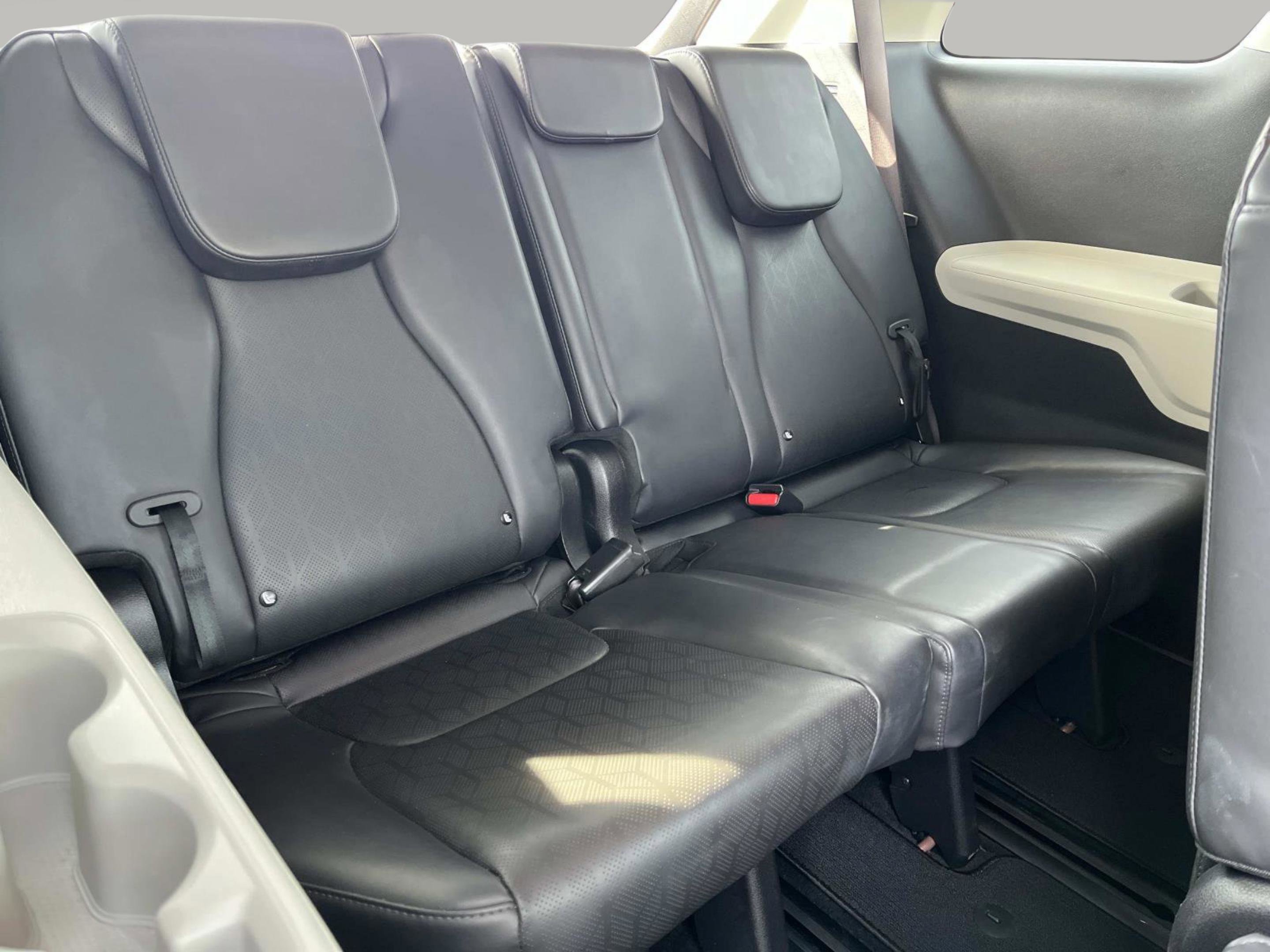 Used 2024 Kia Carnival LX image 24