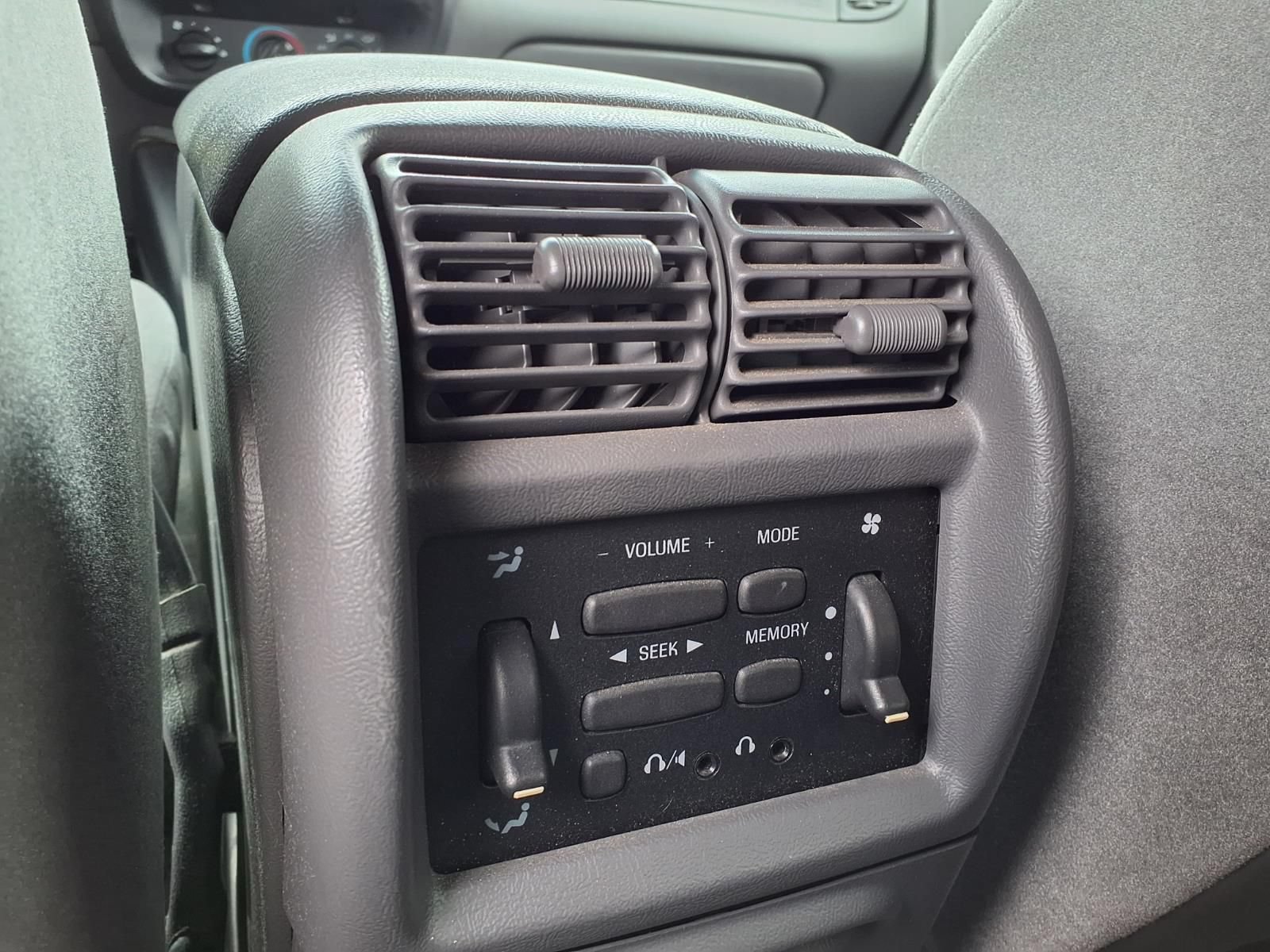 Used 2001 Ford Explorer XLT AWD/4WD image 15