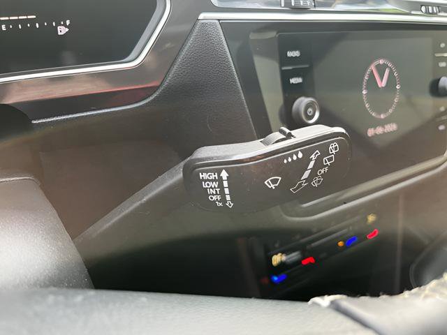 Used 2022 Volkswagen Tiguan SE image 17