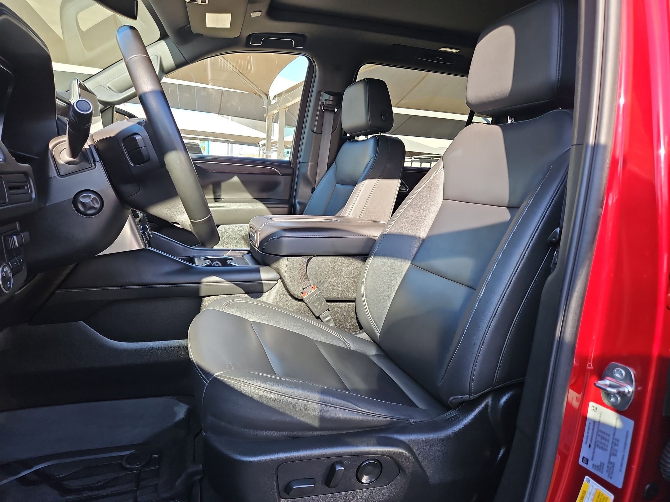 Certified 2024 Chevrolet Suburban Z71 w/ Luxury Package image 9
