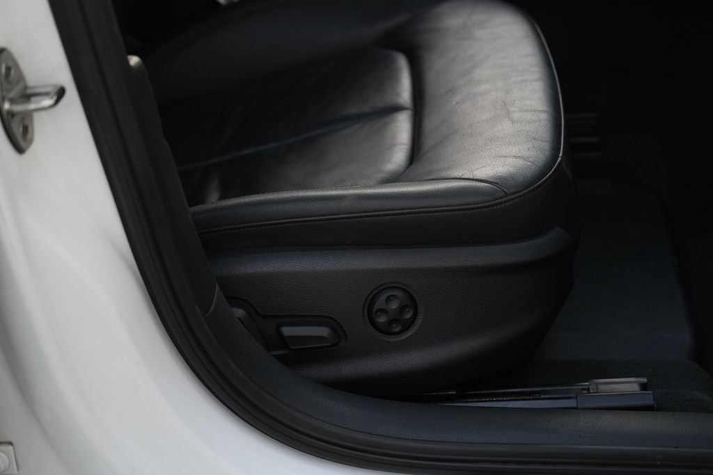 Used 2016 Audi A3 e-tron Premium Plus image 33