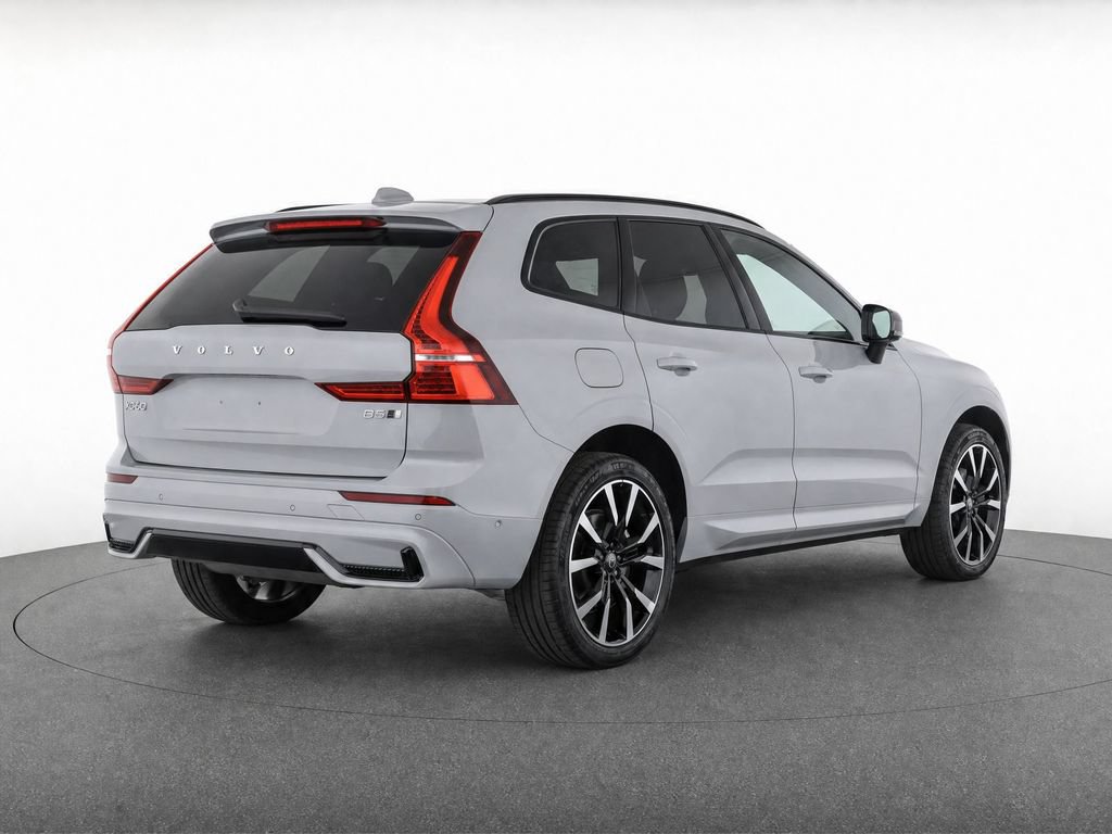 Certified 2023 Volvo XC60 B6 Ultimate w/ Climate Package AWD/4WD image 4