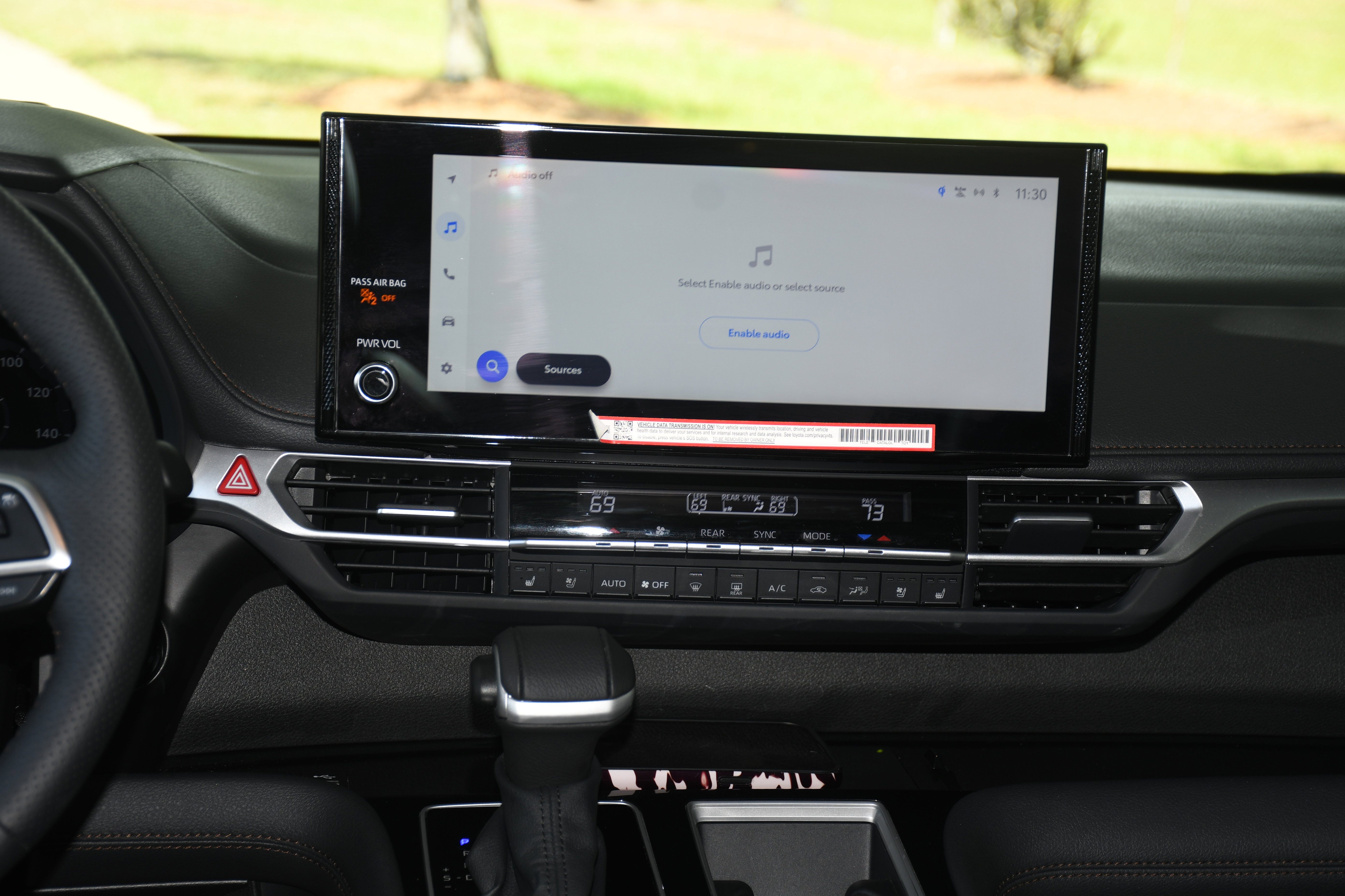 Used 2025 Toyota Sienna Platinum FWD image 17
