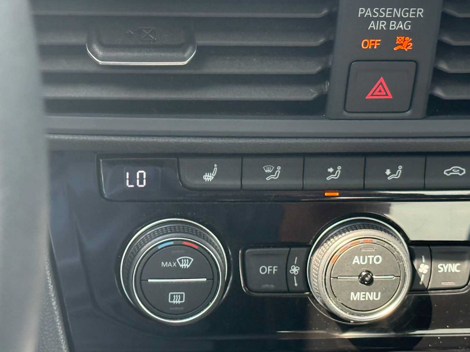 Certified 2023 Volkswagen Jetta SE w/ Panoramic Sunroof Package FWD image 28