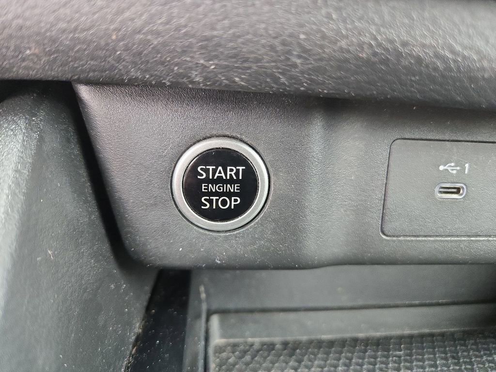 Used 2023 Nissan Rogue SV image 36
