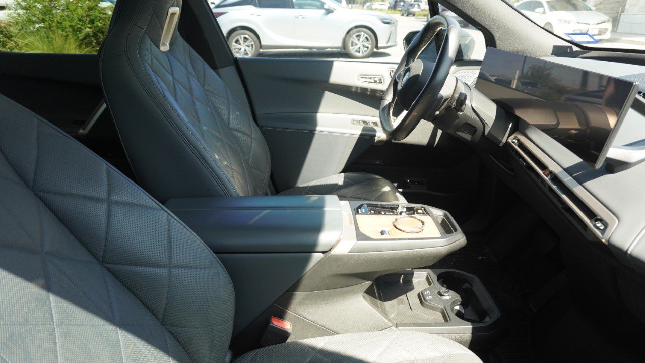 Used 2023 BMW iX M60 AWD/4WD image 9