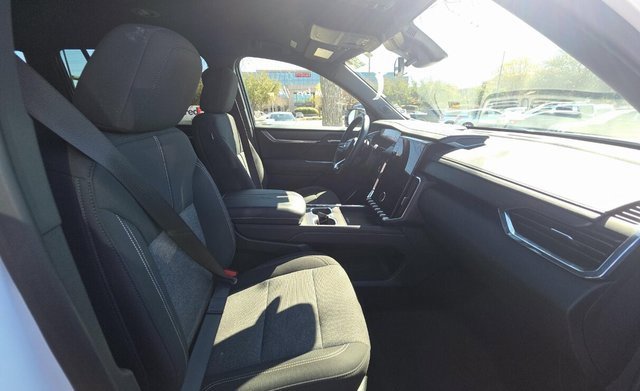 Used 2025 GMC Acadia Elevation image 7