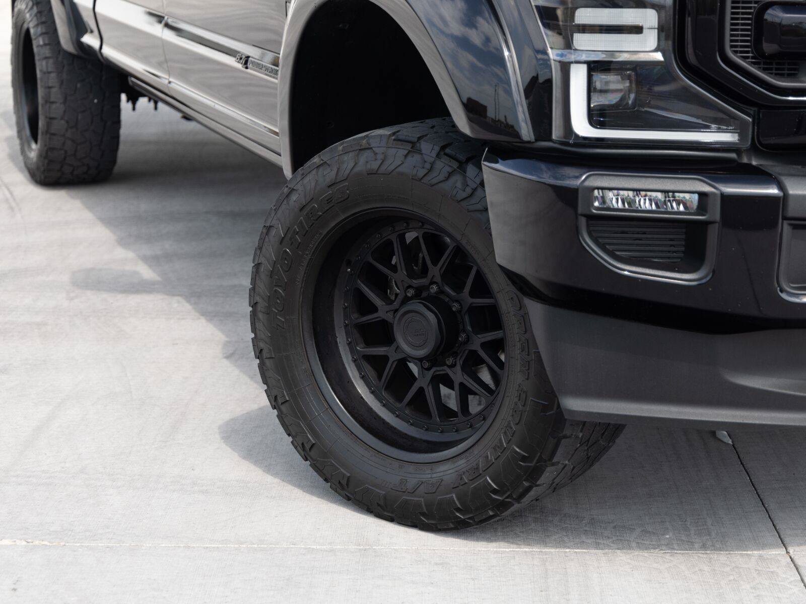 Used 2020 Ford F350 Limited AWD/4WD image 4