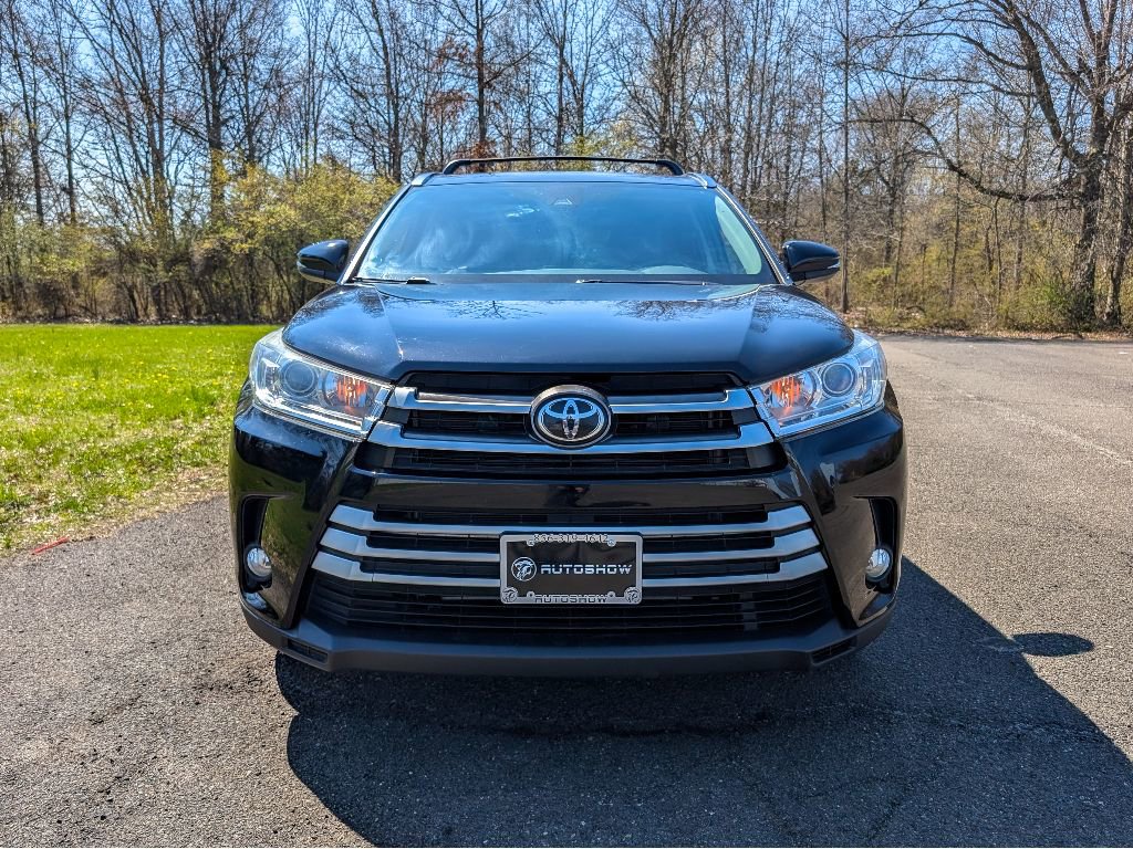 Used 2019 Toyota Highlander XLE AWD/4WD image 2