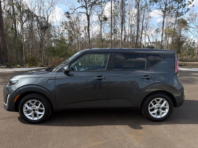 Used 2025 Kia Soul LX image 2