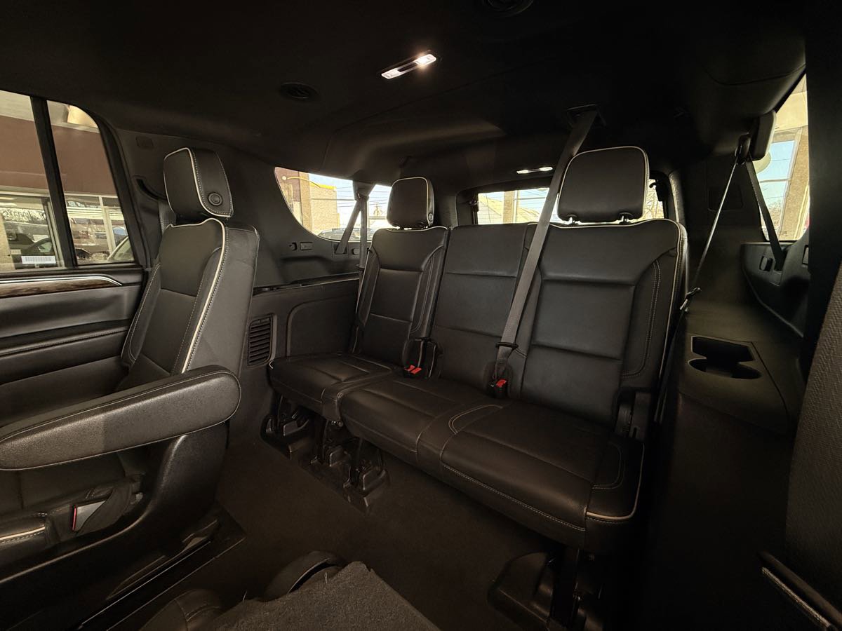 Used 2023 Chevrolet Suburban Premier image 29