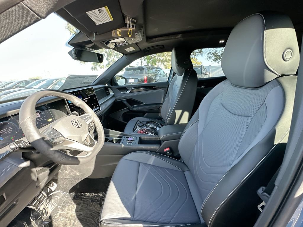 New 2025 Volkswagen Tiguan SE R-Line image 36