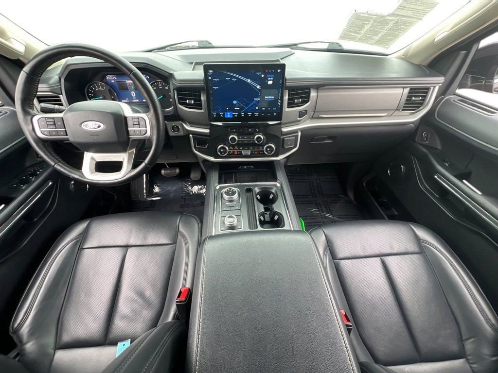 Used 2024 Ford Expedition XLT image 8