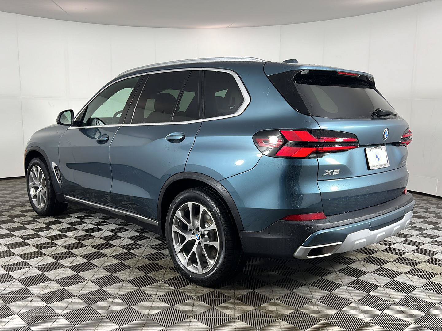 Certified 2025 BMW X5 xDrive40i w/ Premium Package AWD/4WD image 9