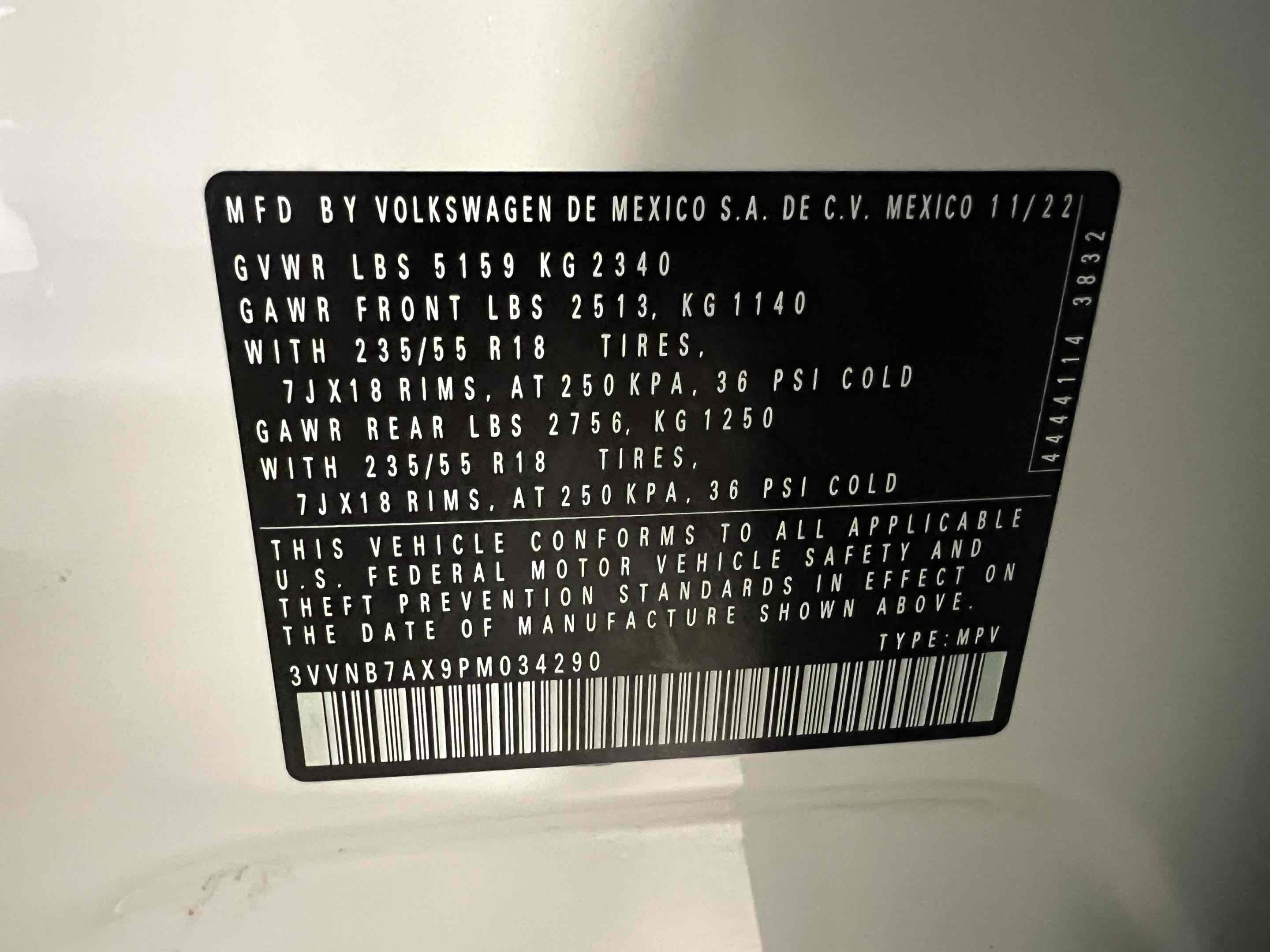 Used 2023 Volkswagen Tiguan SE w/ Panoramic Sunroof Package image 15