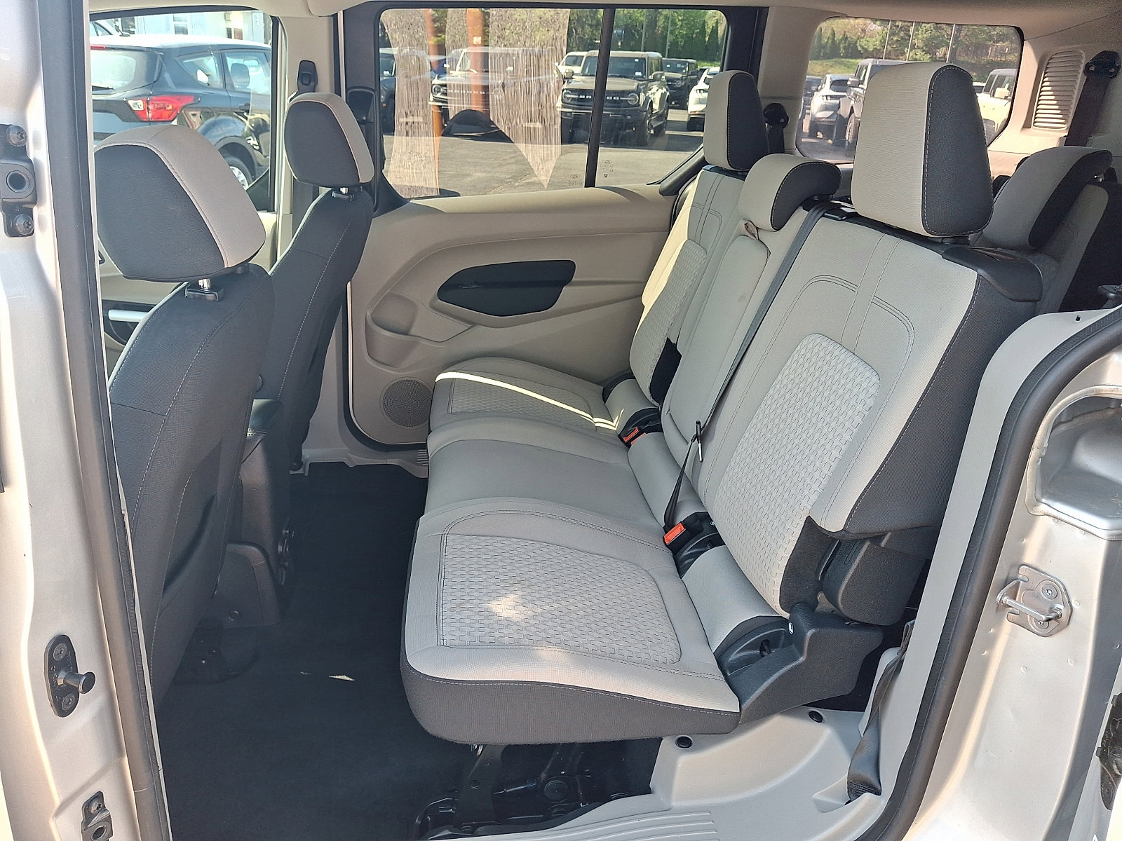 Used 2022 Ford Transit Connect XLT image 16