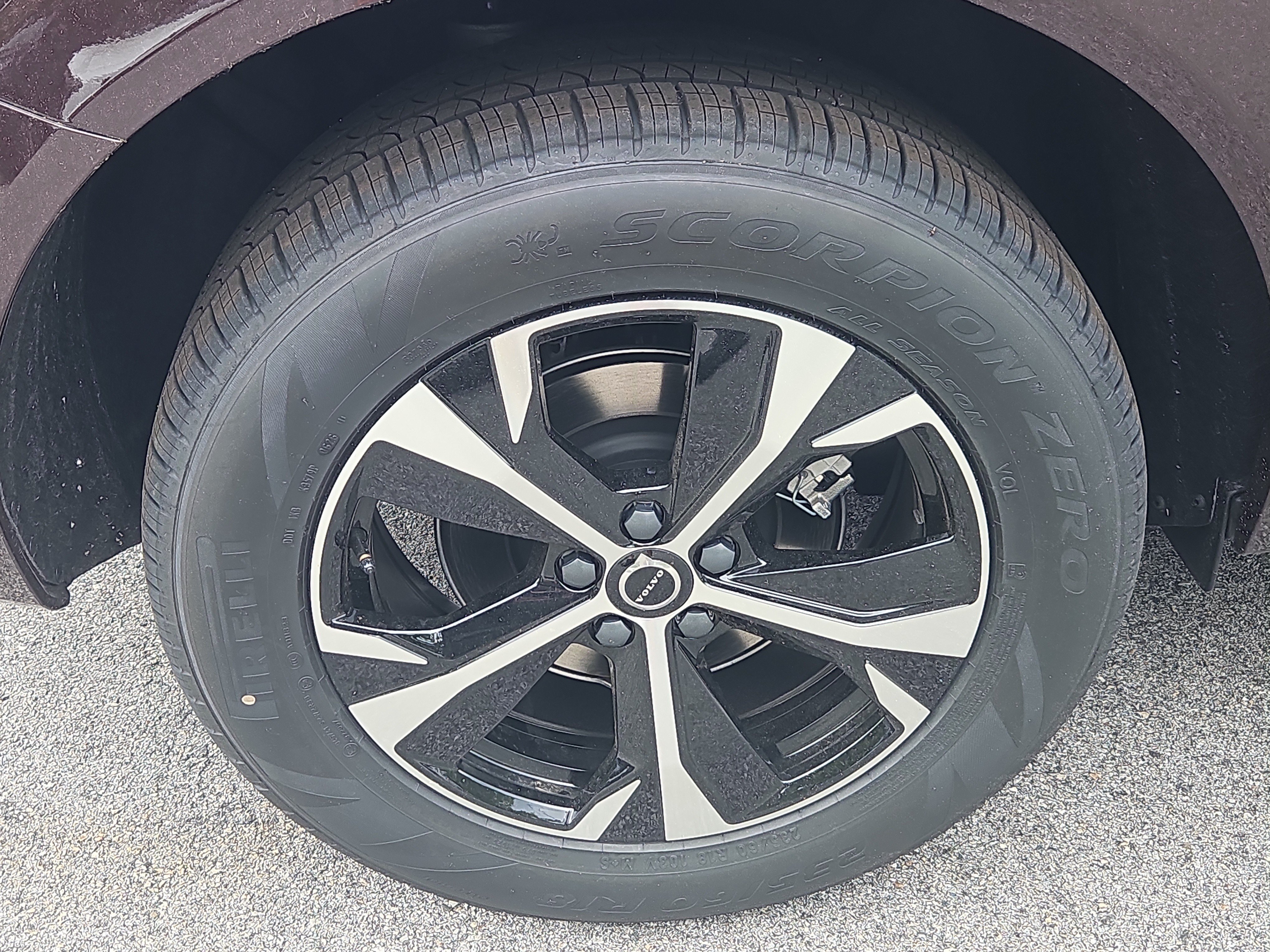New 2026 Volvo XC60 B5 Core w/ Protection Package Premier AWD/4WD image 17