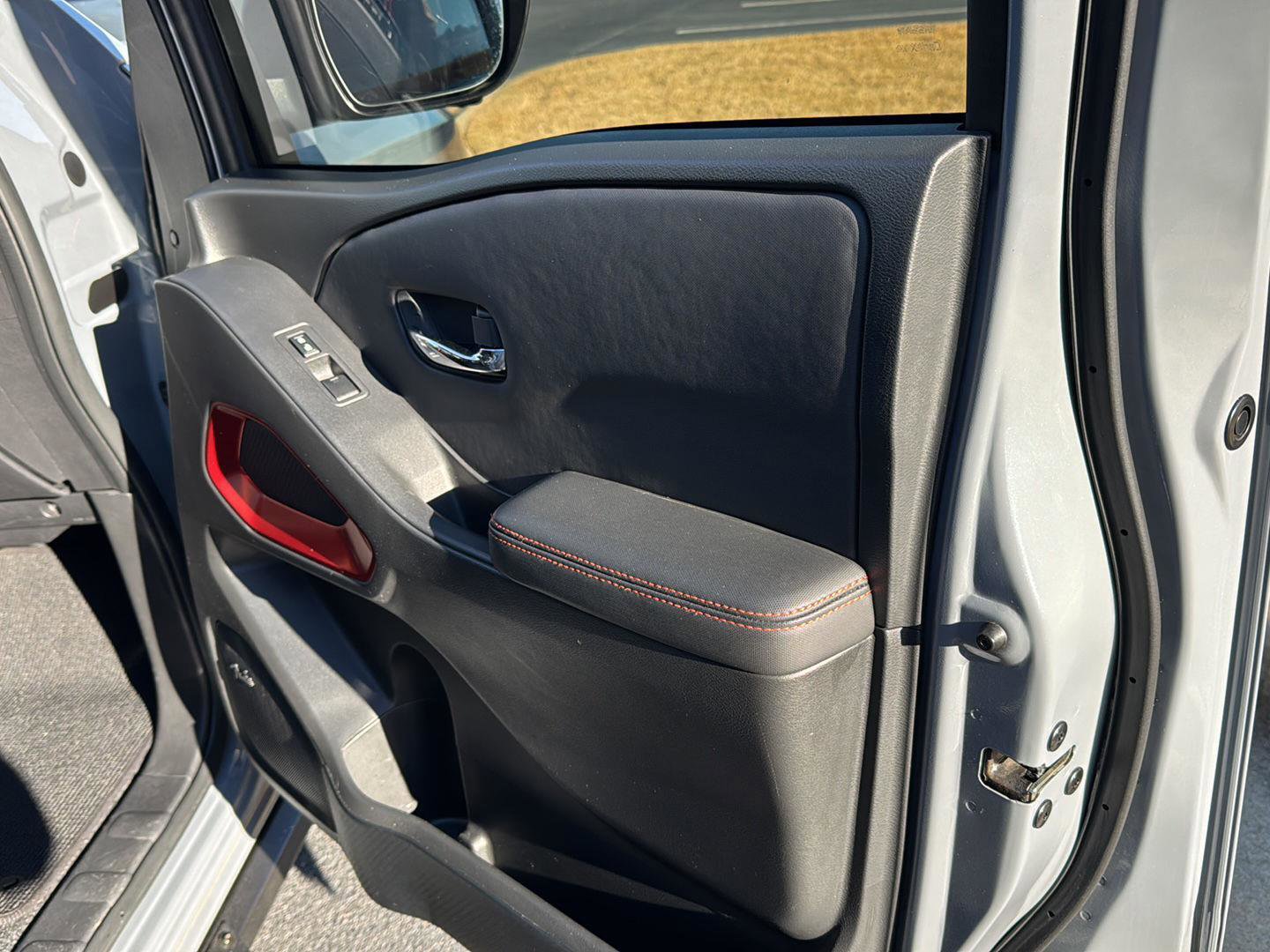 Used 2024 Nissan Frontier PRO-4X w/ Pro Convenience Package image 12