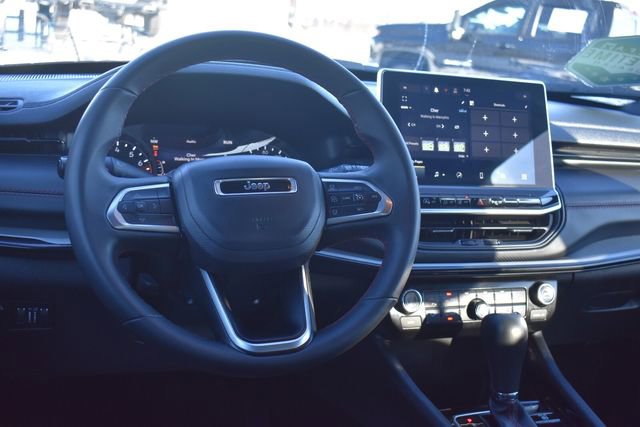 Used 2025 Jeep Compass Trailhawk image 22