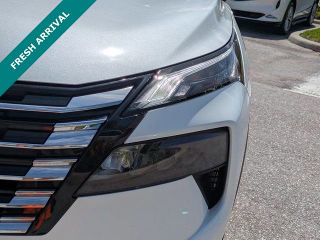 Used 2024 Nissan Rogue S image 10