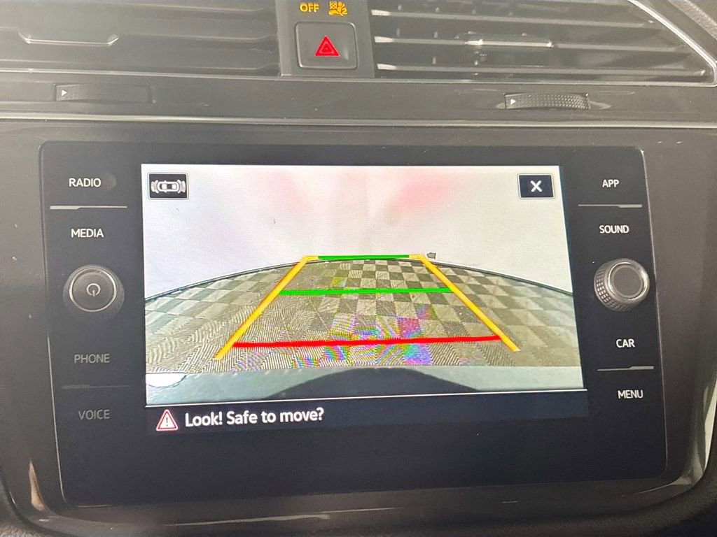 Certified 2022 Volkswagen Tiguan SE w/ Panoramic Sunroof Package image 16