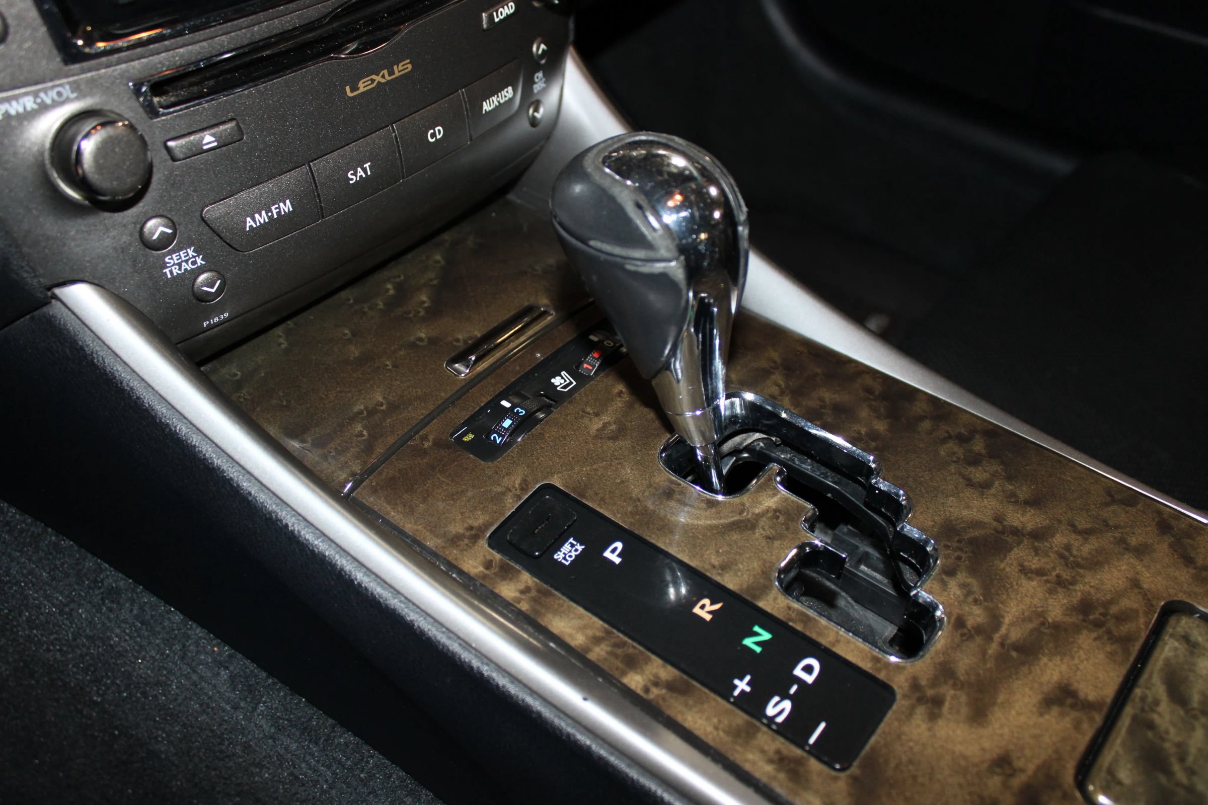 Used 2010 Lexus IS 350C w/ Luxury Pkg RWD image 18