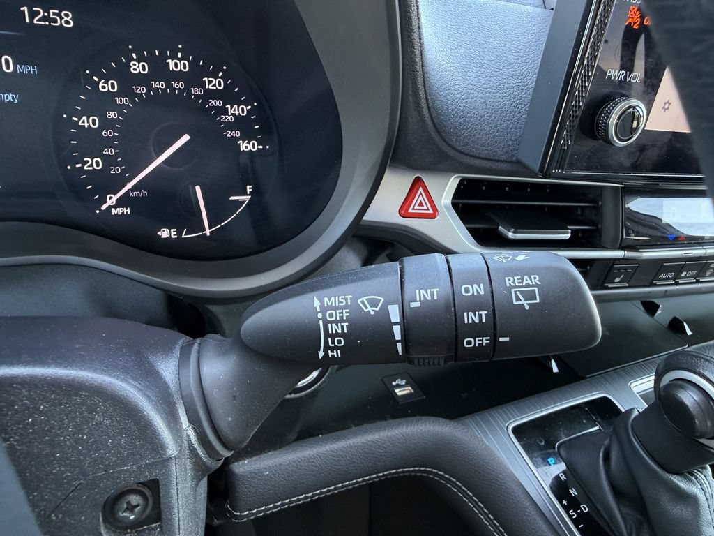 Used 2025 Toyota Sienna XLE FWD image 24