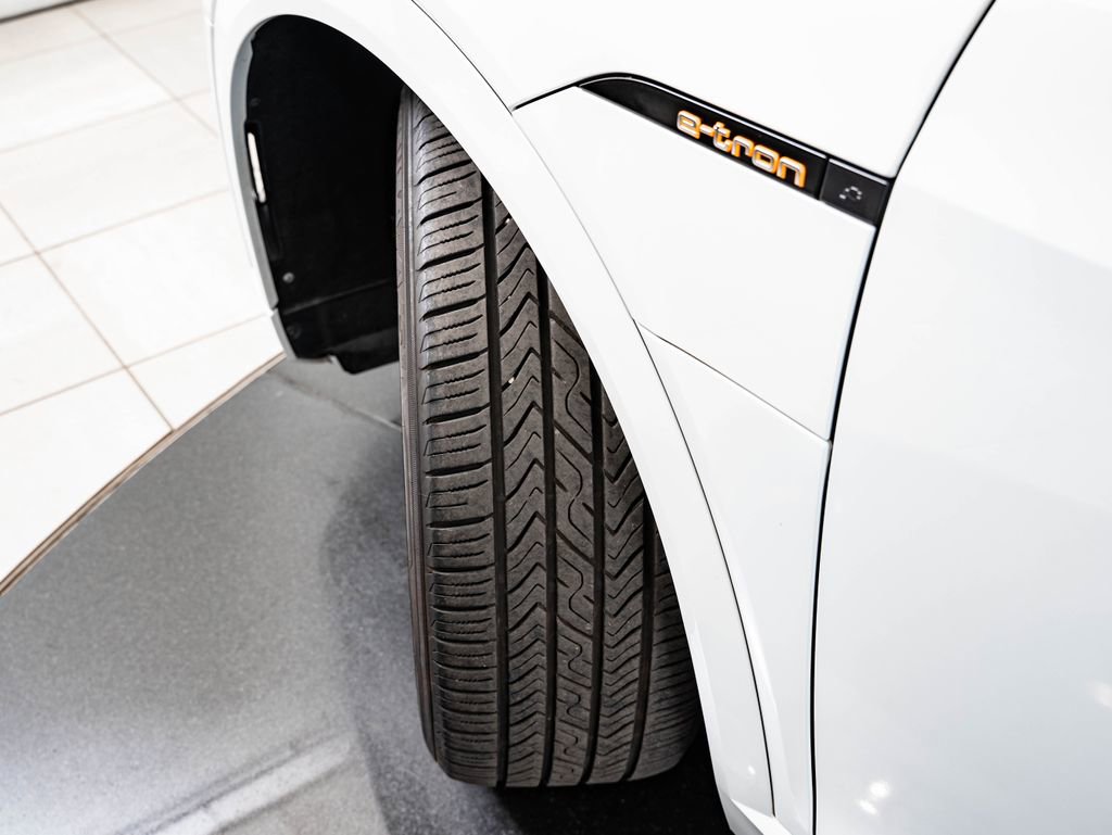 Used 2021 Audi e-tron Premium w/ Convenience Plus Package AWD/4WD image 47