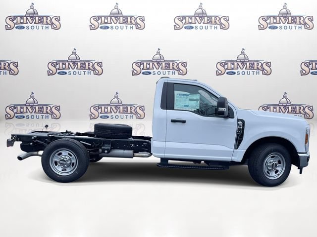 New 2026 Ford F350 XL w/ XL Chrome Package RWD image 2