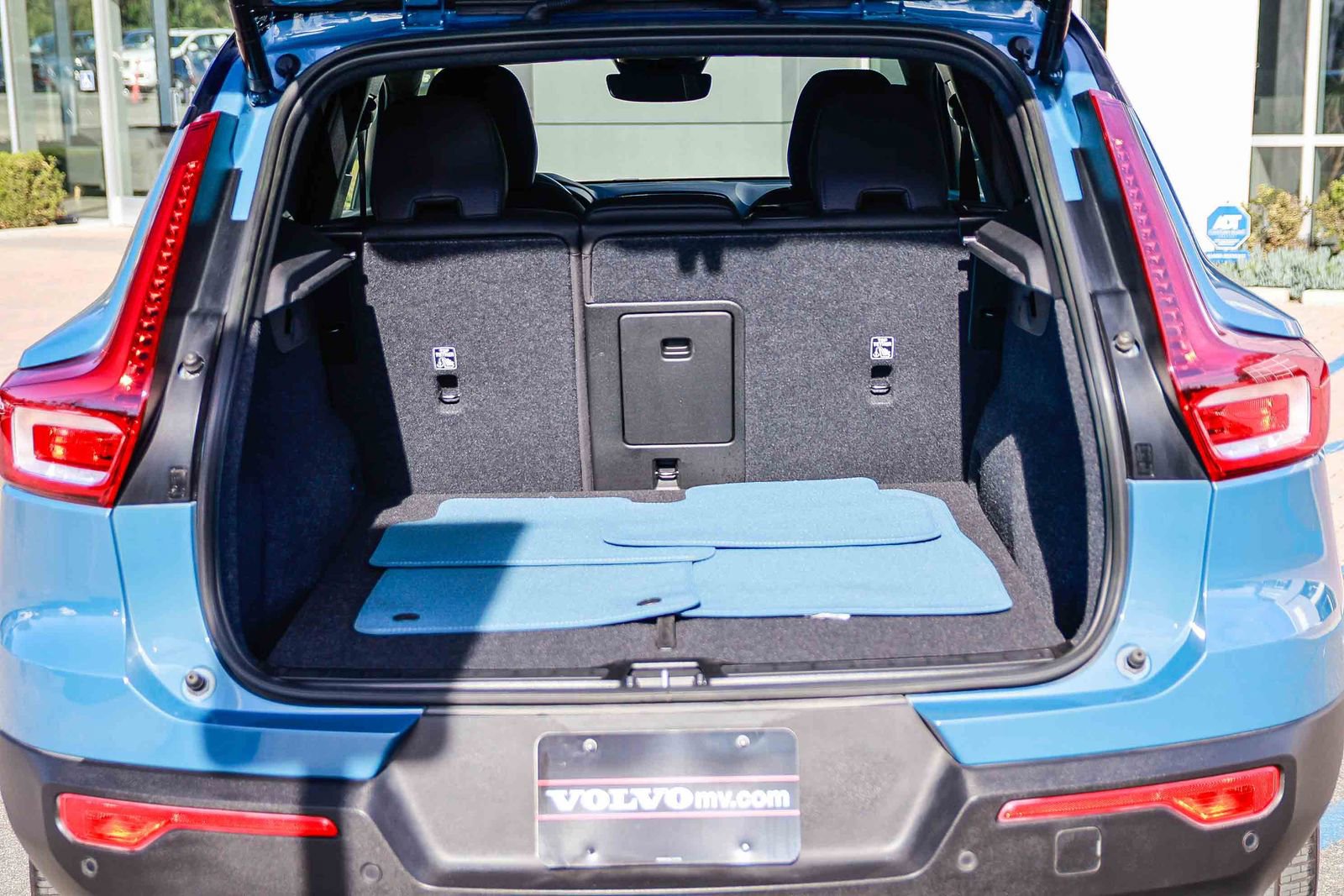 Used 2023 Volvo XC40 Recharge Ultimate w/ Protection Package Premier AWD/4WD image 31