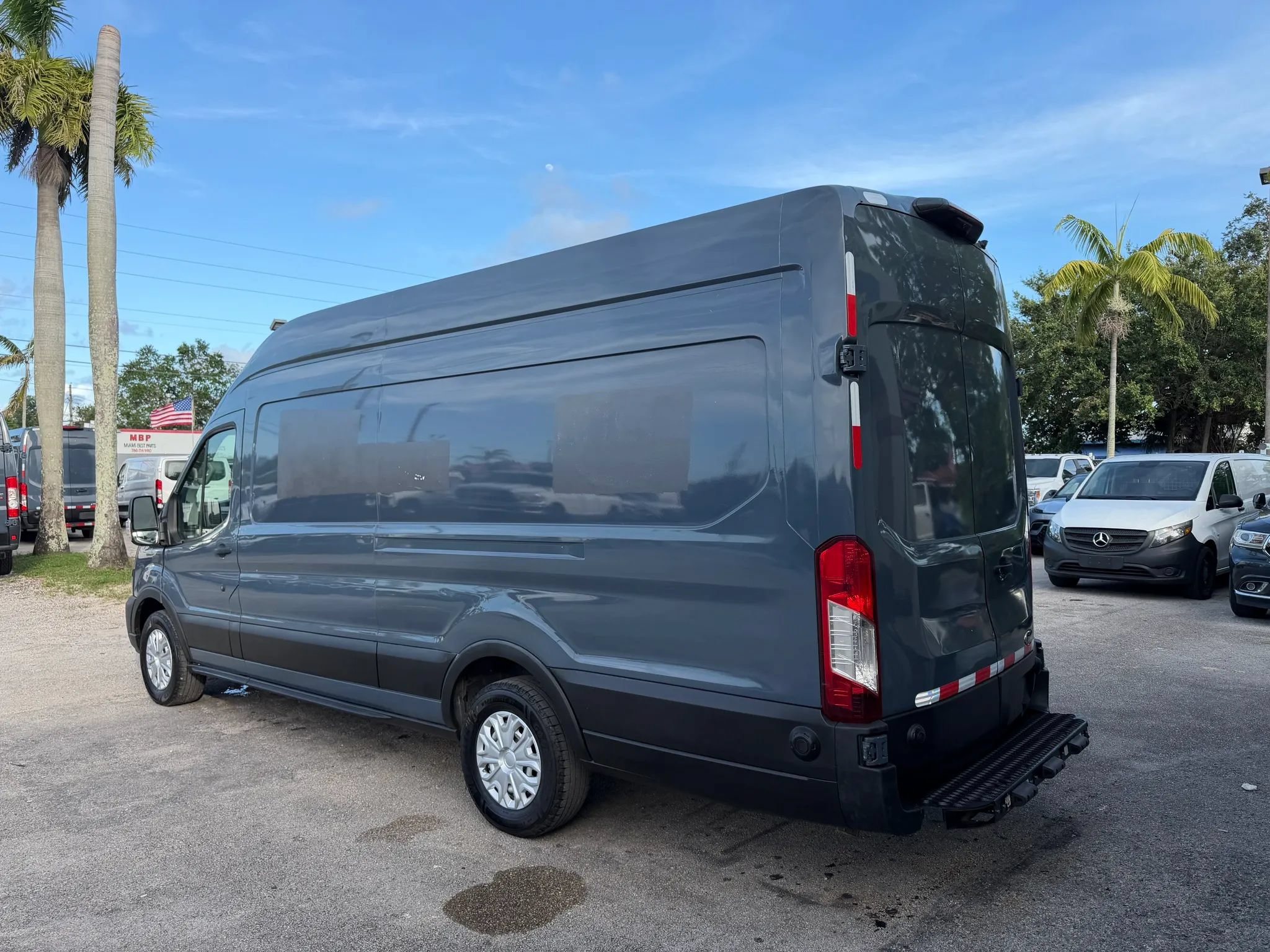 Used 2020 Ford Transit 250 148 High Roof Extended RWD image 3