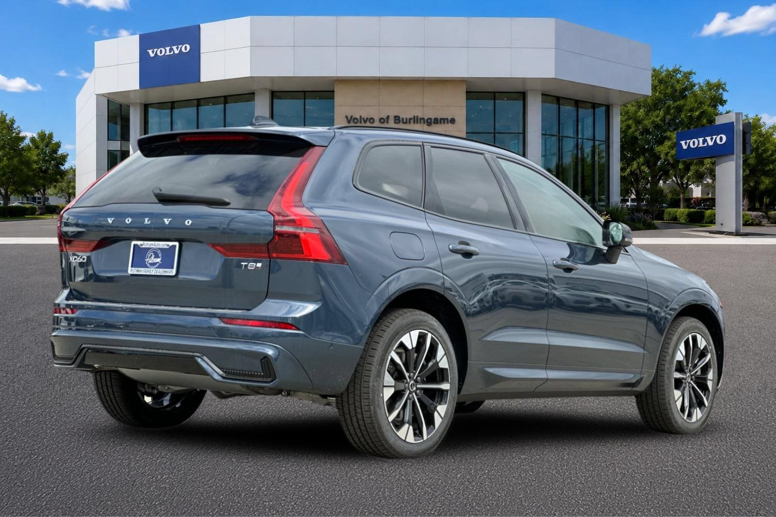 New 2026 Volvo XC60 T8 Plus w/ Climate Package AWD/4WD image 3