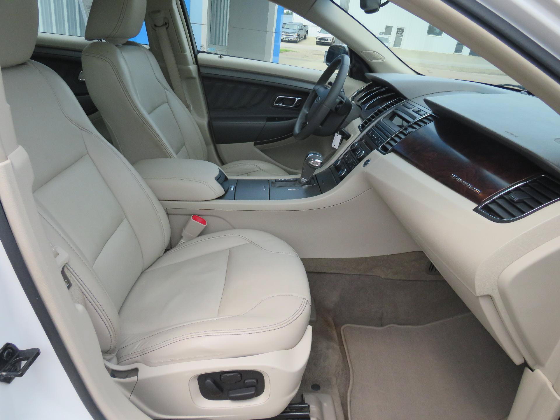 Used 2011 Ford Taurus SEL w/ 201A Rapid Spec Order Code FWD image 10