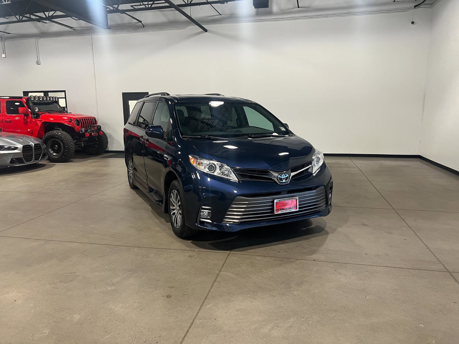 Used 2018 Toyota Sienna XLE w/ XLE Navigation Package image 1