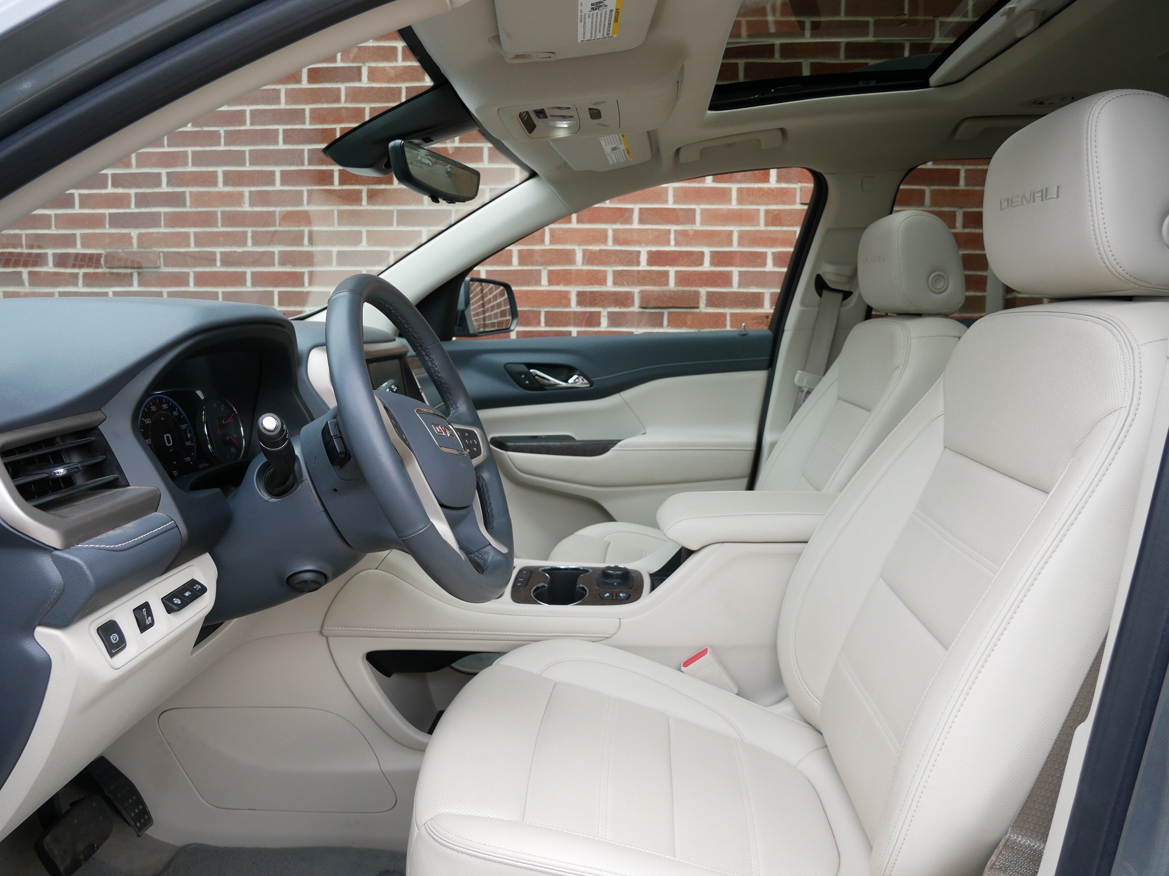 Used 2023 GMC Acadia Denali w/ Denali Ultimate Package AWD/4WD image 6