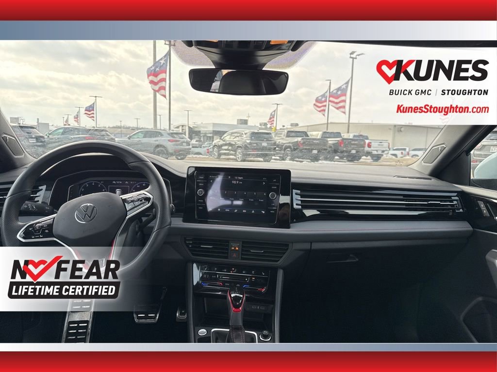 Used 2025 Volkswagen Jetta GLI Autobahn image 40