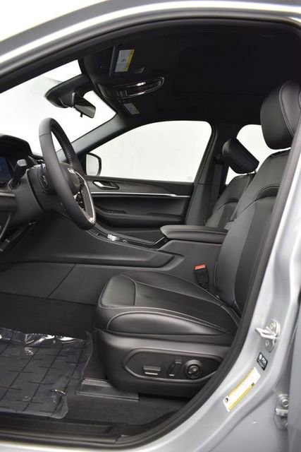 New 2025 Jeep Grand Cherokee L Limited image 9