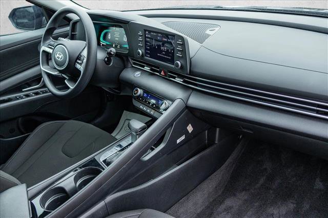 Certified 2025 Hyundai Elantra Blue image 27