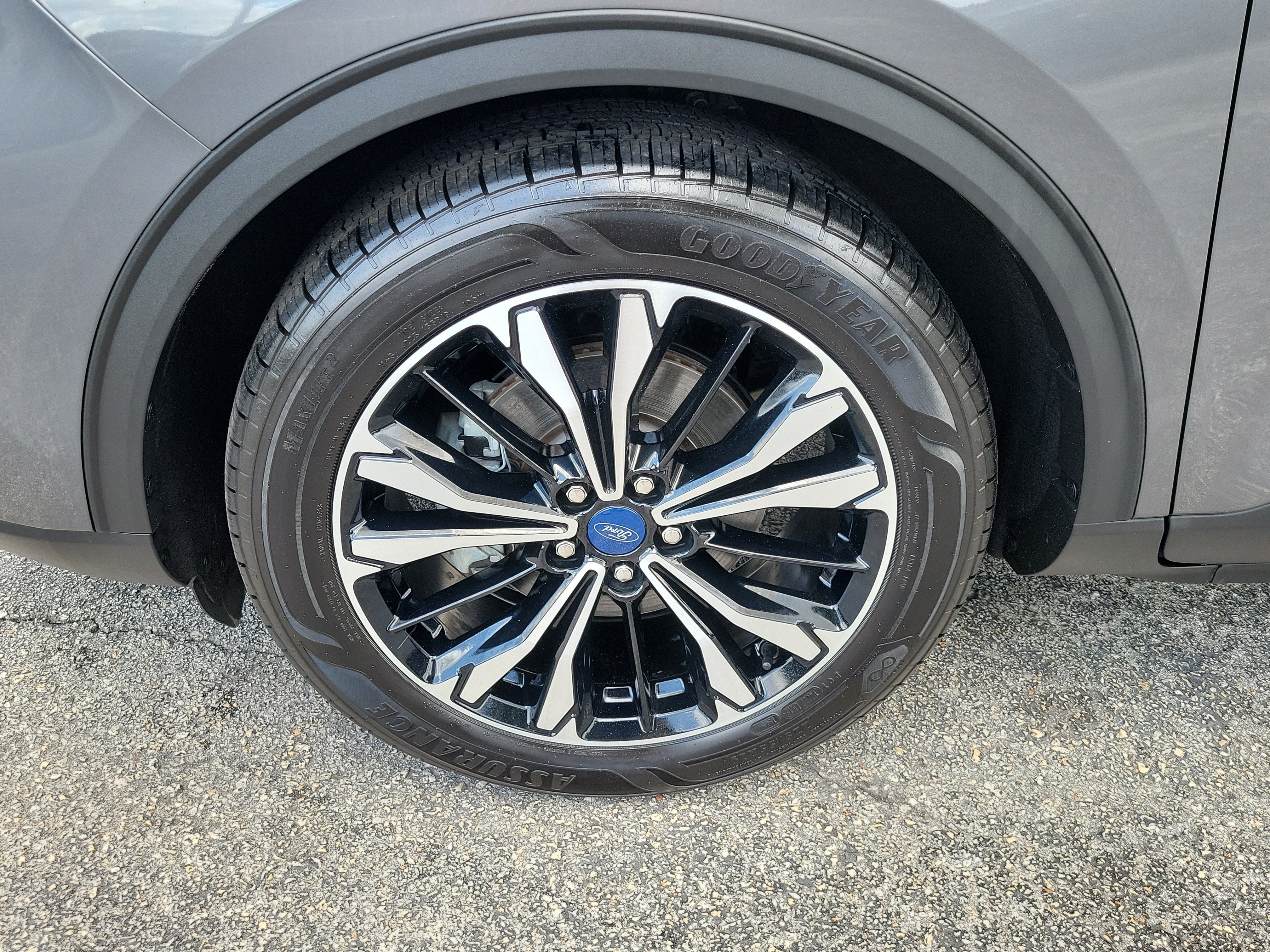 Certified 2021 Ford Escape SE w/ SE Sport Appearance Package FWD image 5