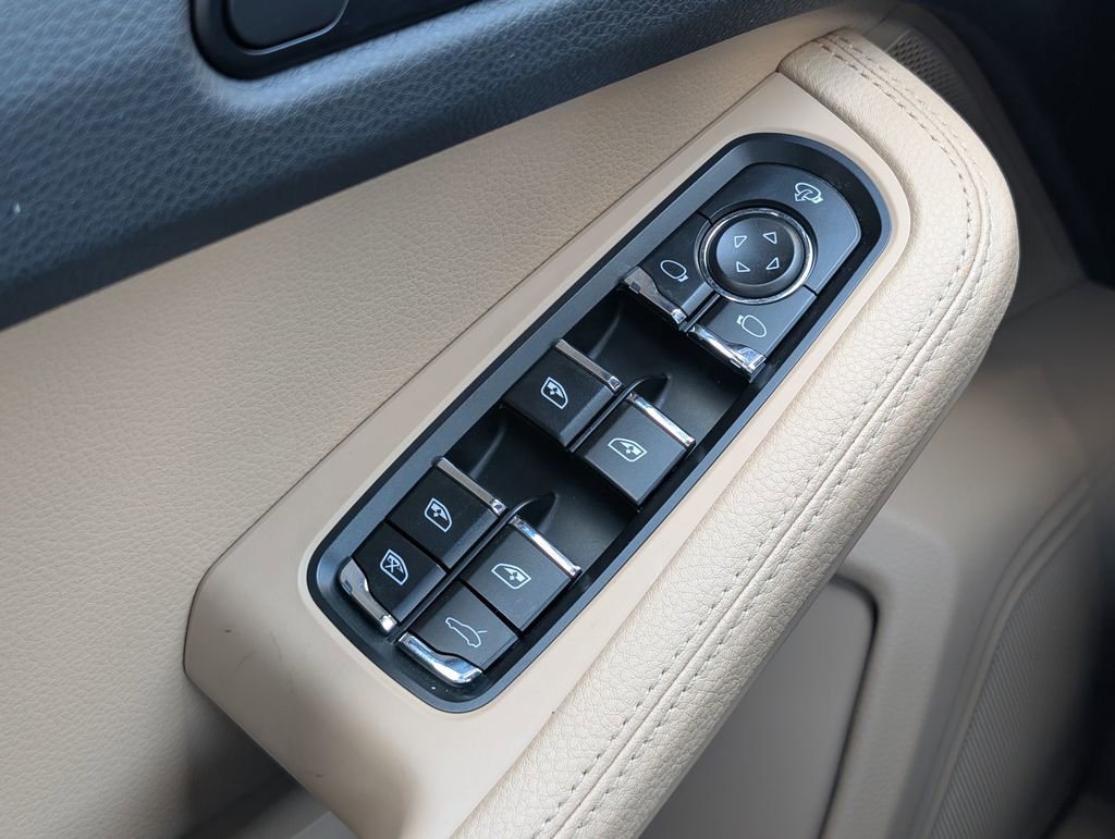 Used 2024 Porsche Macan S AWD/4WD image 22