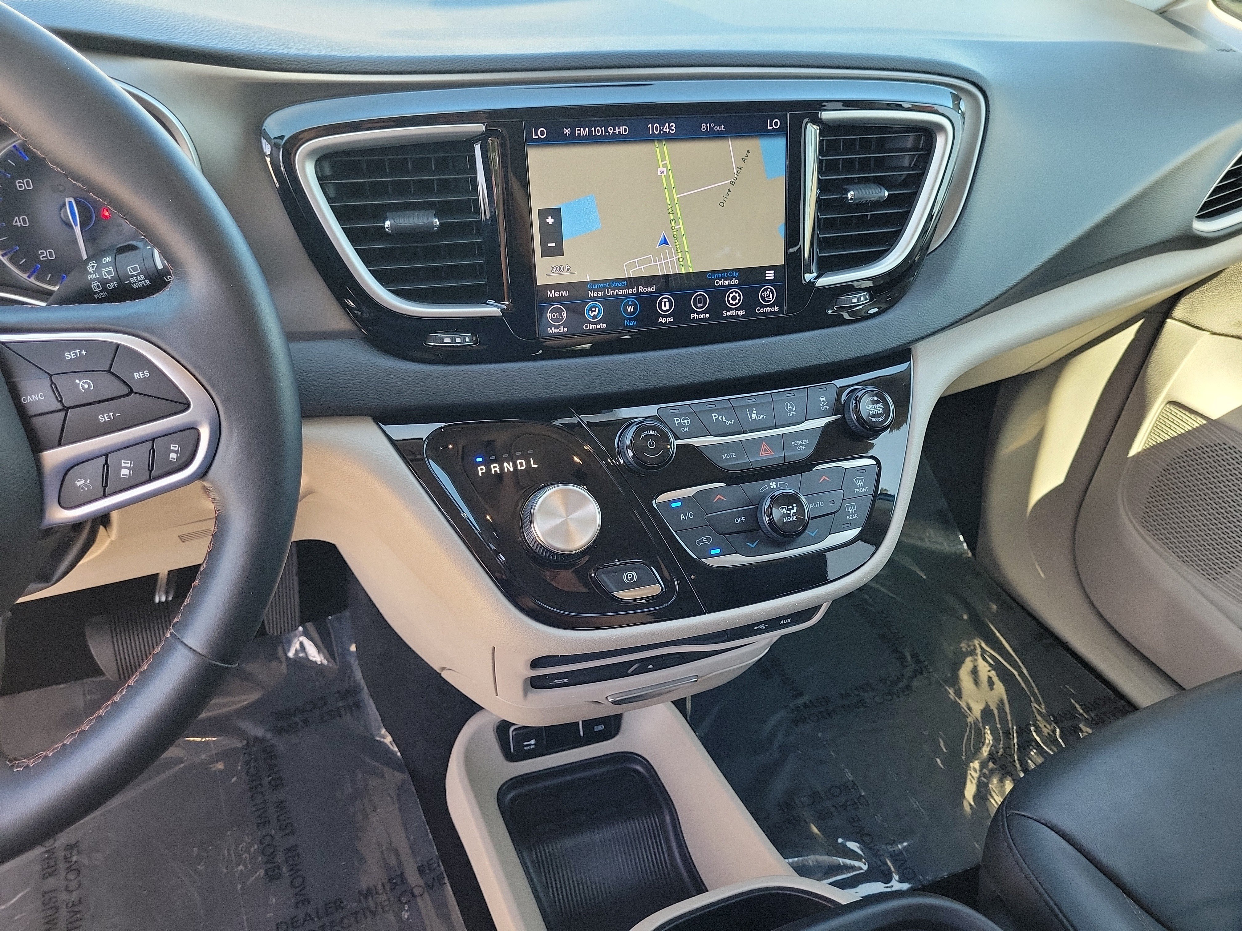 Used 2020 Chrysler Pacifica Touring-L Plus w/ Advanced Safetytec Group FWD image 24